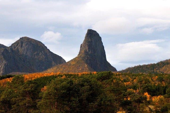 Conquer Hamarøyskaftet: A Guided Alpine Climb Overlooking Vestfjord
