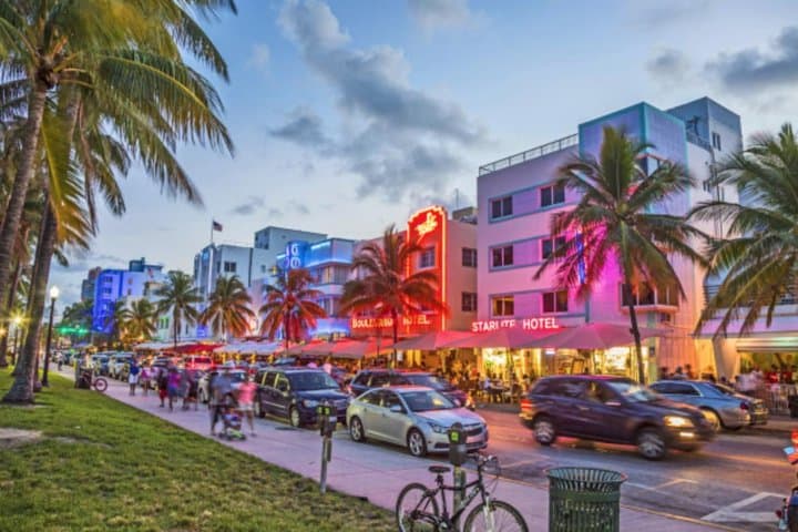 Private South Beach Sightseeing: Art Deco, Biscayne Bay & Causeway Views