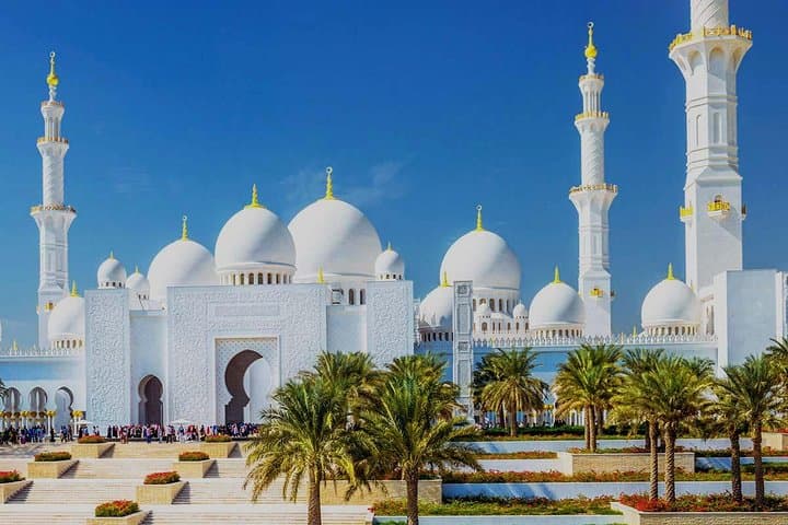 Abu Dhabi Highlights: Sheikh Zayed Grand Mosque, BAPS Mandir & City Tour
