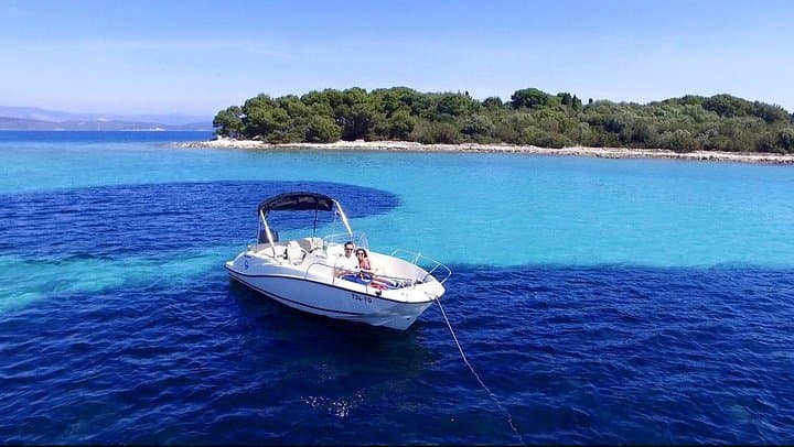 Blue Lagoon and Solta Island Speedboat Tour from Split