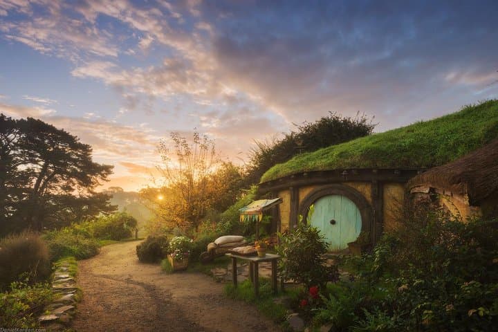 Hobbiton & Waitomo Glowworm Cave Day Tour from Auckland