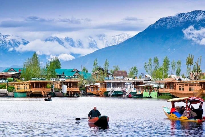 9-Day Vaishno Devi and Kashmir Tour: Katra to Srinagar, Gulmarg & Sonamarg photo 2