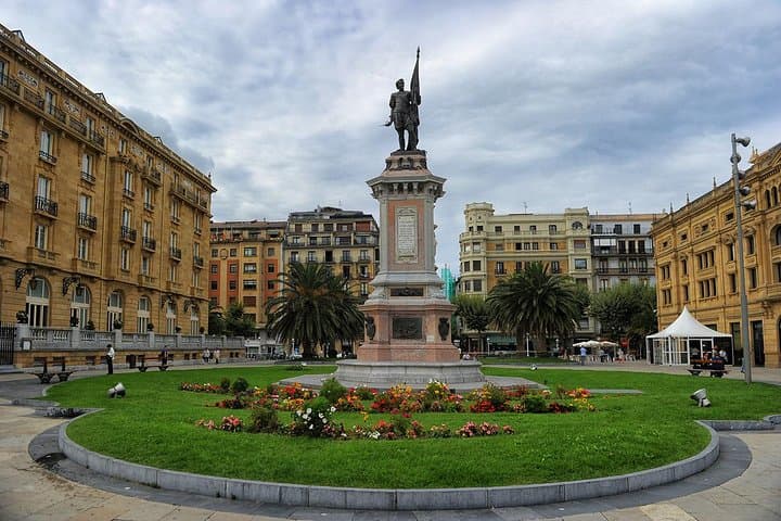 Explore San Sebastián: Private Walking Tour with Monte Igeldo Funicular photo 3