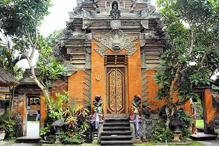 Ubud to Tegenungan: Private Full-Day Waterfall, Palace & Market Tour photo 2