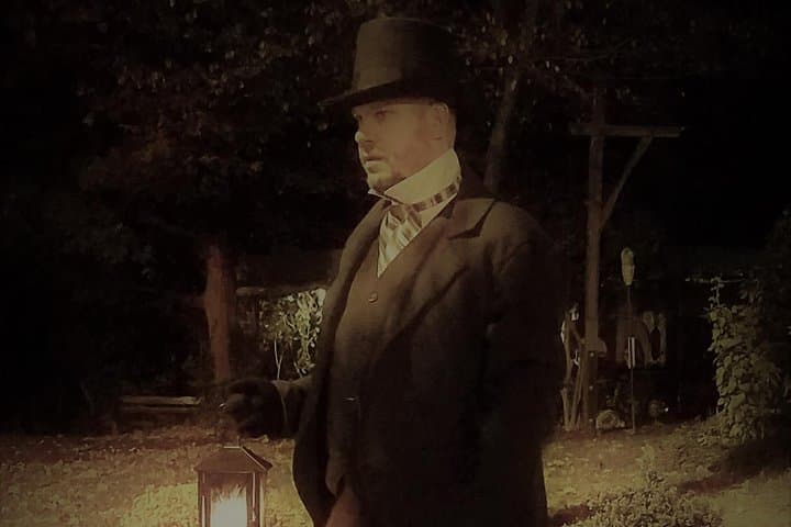 Candlelit Ghost Walk in Savannah: History, Haunts & Historic Squares photo 3
