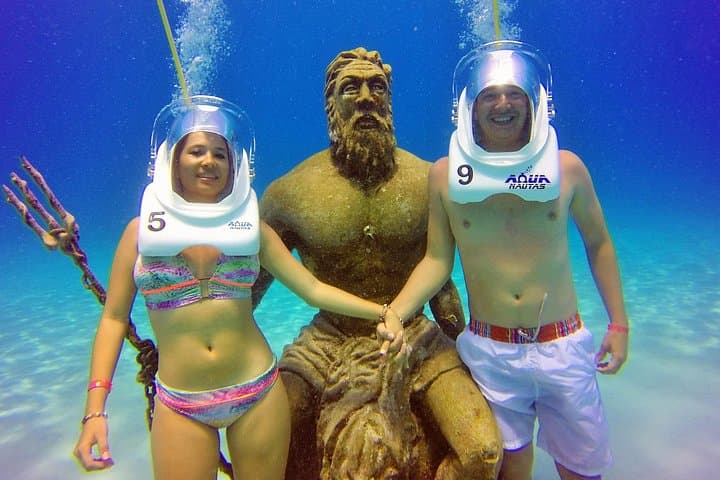Aquanautas Helmet Diving in San Andrés — Underwater Walk to the Poseidon Statue photo 2