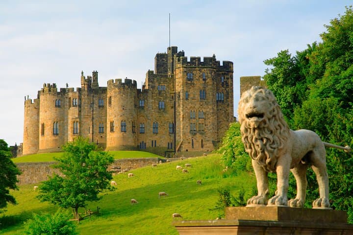 Viking Coast and Alnwick Castle Day Tour from Edinburgh