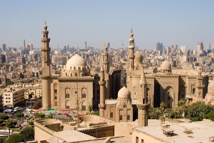 Full-Day Cairo Highlights by Plane from Luxor: Pyramids, Museum & Khan El Khalili