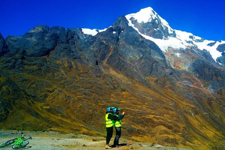 Downhill Mountain Bike from Abra Malaga to Machu Picchu via Santa Teresa