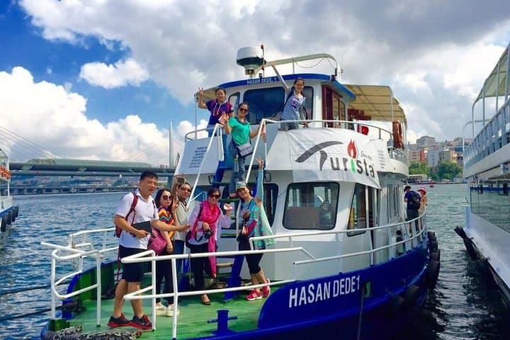 Bosphorus in Two Hours: Guided Sightseeing Cruise Between Continents