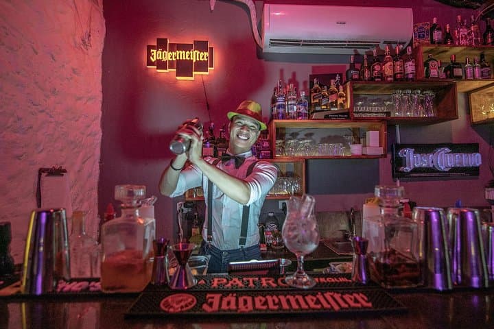 Getsemaní Salsa Night: Class, Bar Crawl & Café Havana Entry in Cartagena photo 4