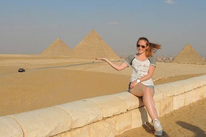 Full-Day Cairo from Hurghada: Egyptian Museum, Giza Pyramids & Papyrus Workshop
