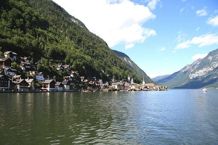 Scenic Private Transfer from Cesky Krumlov to Hallstatt: A Comfortable 3‑Hour Drive