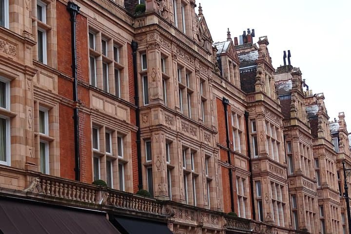 Strolling Mayfair: Private Aristocratic Walking Tour in London photo 3