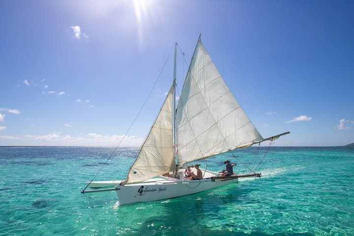 Private Moorea Half-Day Sailing Tour — Cook & Opunohu Lagoon Discovery