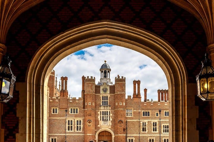 Private Windsor Castle and Hampton Court Tour with Blue Badge Guide and Chauffeur photo 6