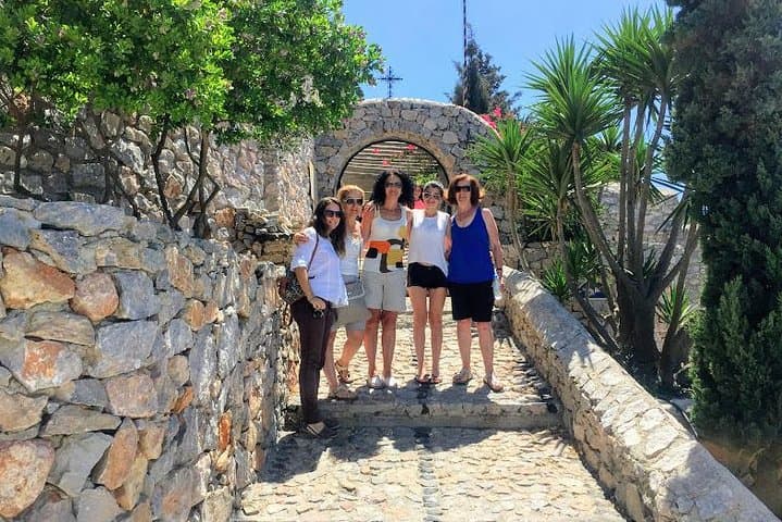 Explore Santorini in a Day: Private Full-Day Caldera & Akrotiri Guided Tour photo 6