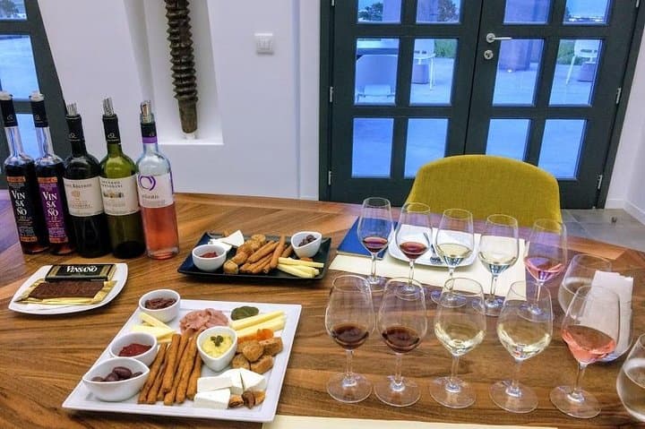 Santorini Private Akrotiri and Three-Winery Wine Tasting Tour