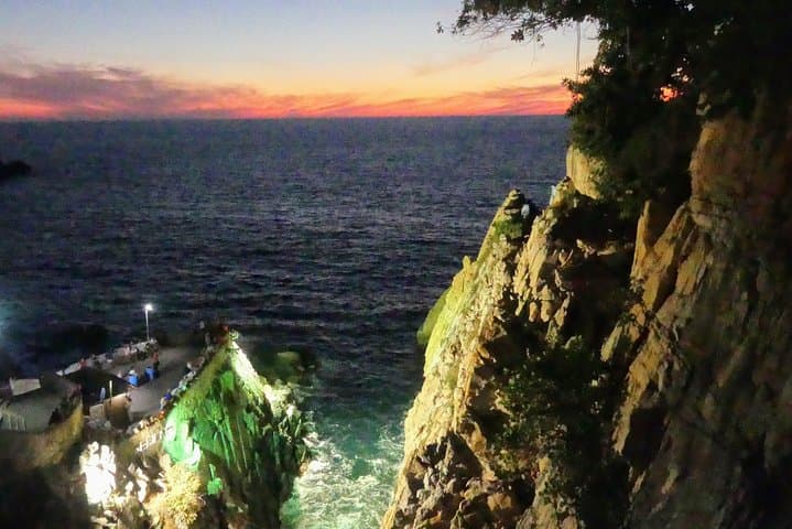 Acapulco Sunset at La Quebrada: High Cliff Divers & Drinks at La Perla photo 4