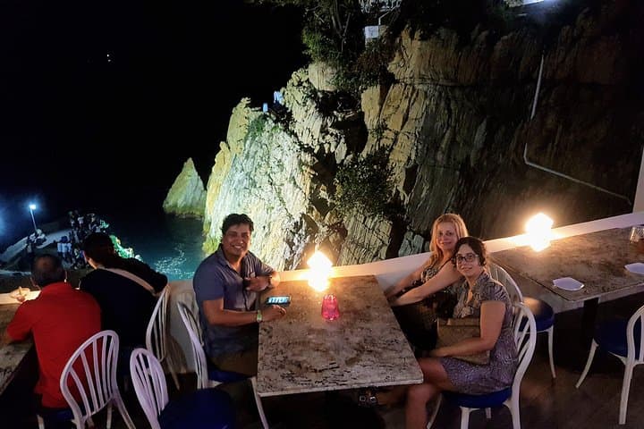 Sunset Dinner & La Quebrada Cliff Diver Exhibition — Deluxe Acapulco Tour photo 4
