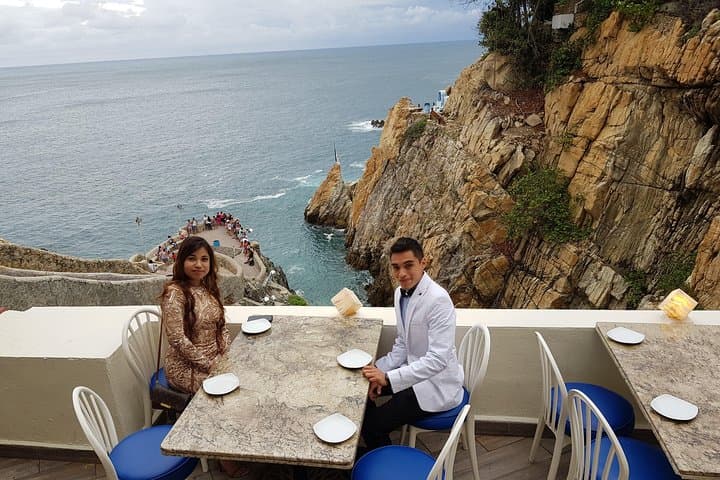 Sunset Dinner & La Quebrada Cliff Diver Exhibition — Deluxe Acapulco Tour photo 6