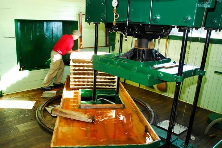 Inside Fly Creek Cider Mill: Private Owner-Led Tour & Tasting in Cooperstown