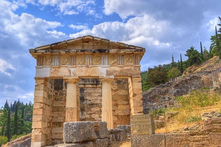 Four-Day Private Tour: Peloponnese, Delphi, Meteora & Thermopylae from Athens