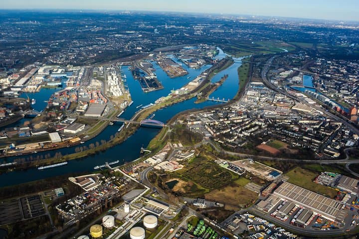 Private Sightseeing Flight Over Düsseldorf — One-Hour Scenic Air Tour photo 4
