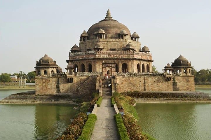 Custom Private Kolkata Sightseeing Tour: Tailor-Made City Exploration with Guide