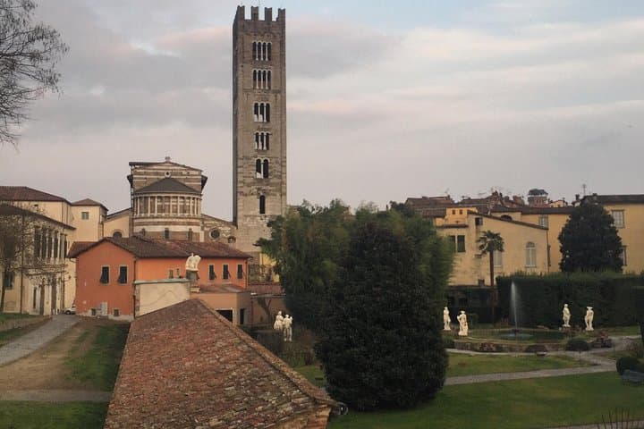 Lucca by Bike: Private 2-Hour Ride on the Renaissance Walls and Historic Center photo 3