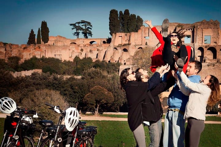 Panoramic Rome Ebike Tour: Trastevere, Janiculum & St. Peter’s in 4 Hours photo 6