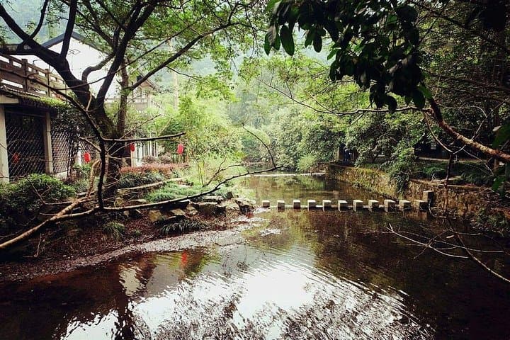 Hangzhou Jiuxi & Hupao Spring Hiking Day Trip from Shanghai by Bullet Train photo 2
