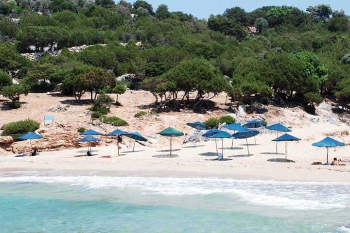 Samiopoula Picnic Boat Trip: Relaxed Samos Beach & BBQ Experience