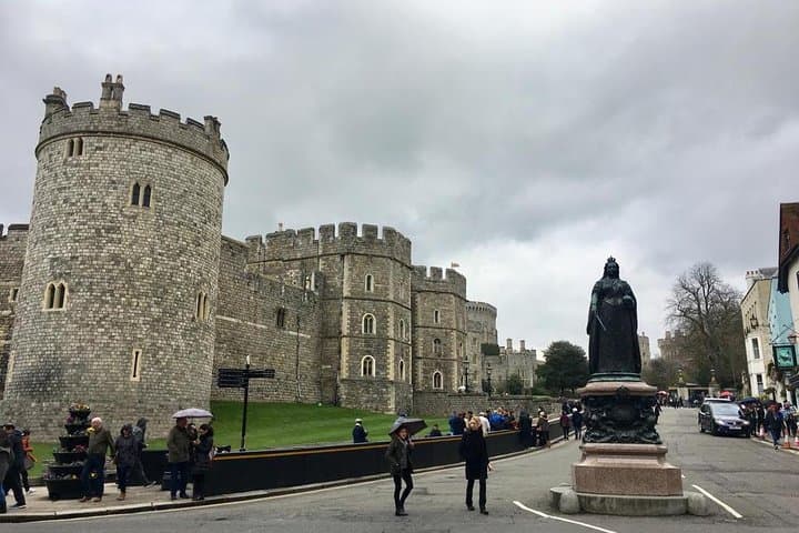 Heathrow to Bath via Windsor Castle — Private Chauffeur Arrival Transfer with Self‑Guided Castle Visit