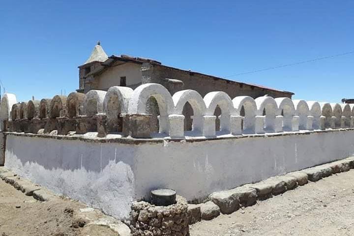 2-Day Uyuni Salt Flats Tour Including Laguna Colorada photo 5