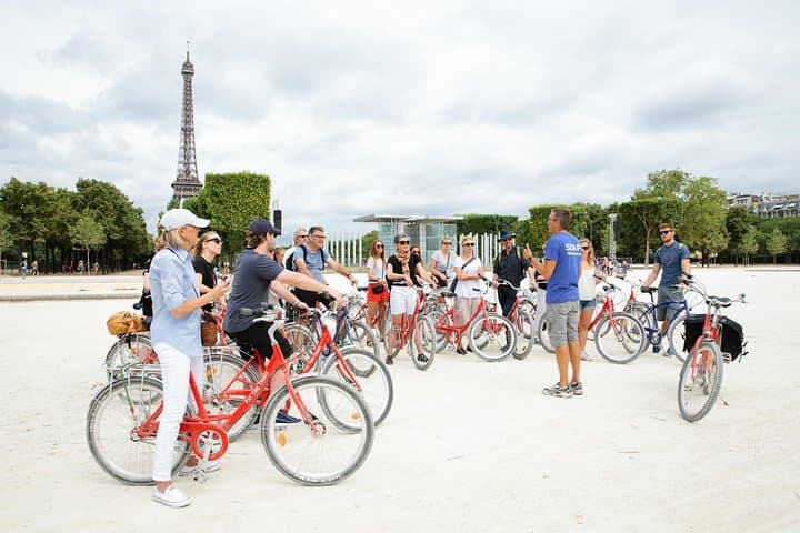 Pedal Paris: Highlights Bike Tour with a Local Guide photo 5