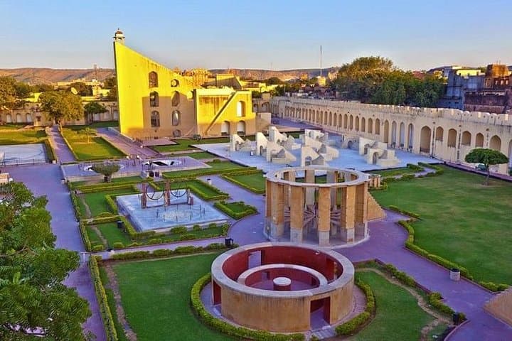 Jaipur Same-Day Private Tour from Delhi — Amber Fort, City Palace & Hawa Mahal photo 4