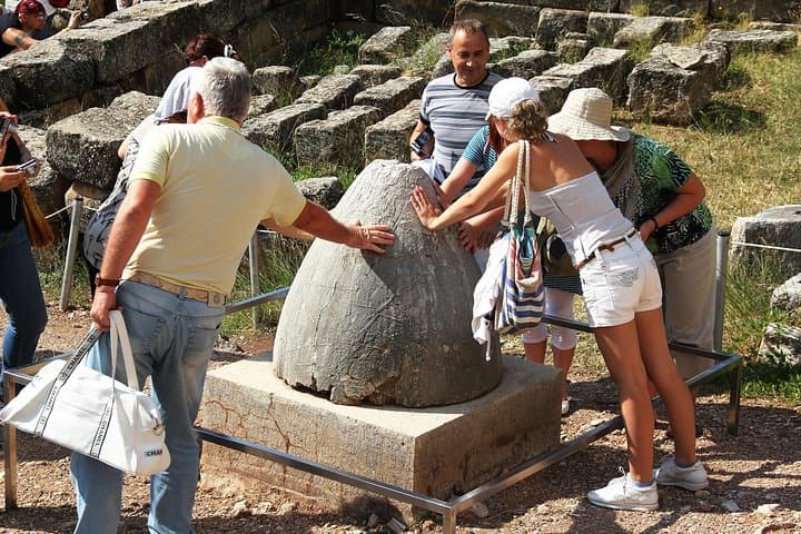 Overnight Delphi and Meteora Tour from Athens — Spanish-Speaking Guide to Ancient Oracles & Cliff-Top Monasteries