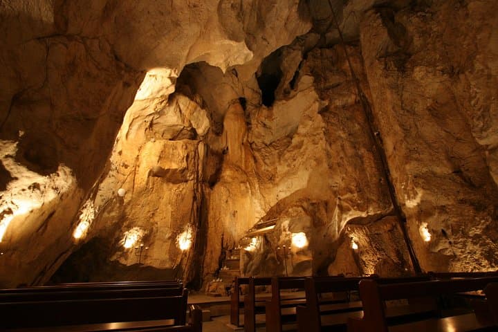 Capricorn Caves Cathedral Cave Tour: Guided 45-Min Walk Through Queensland Limestone Caverns