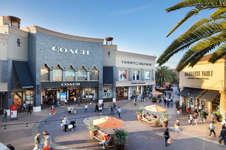 Anaheim to Citadel Outlets Shuttle with VIP Lounge, Luggage Storage & Optional LAX Drop-Off photo 3