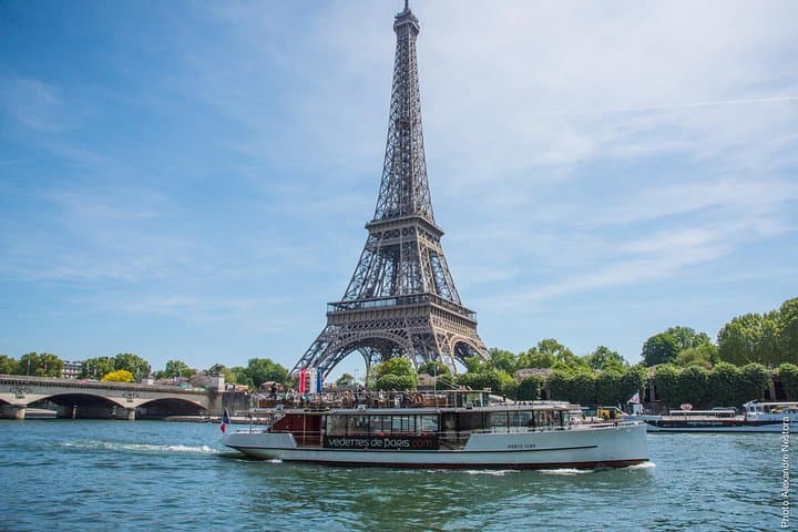 Evening Champagne Tasting Cruise on the Seine — Sommelier Flights and Paris Sights photo 2