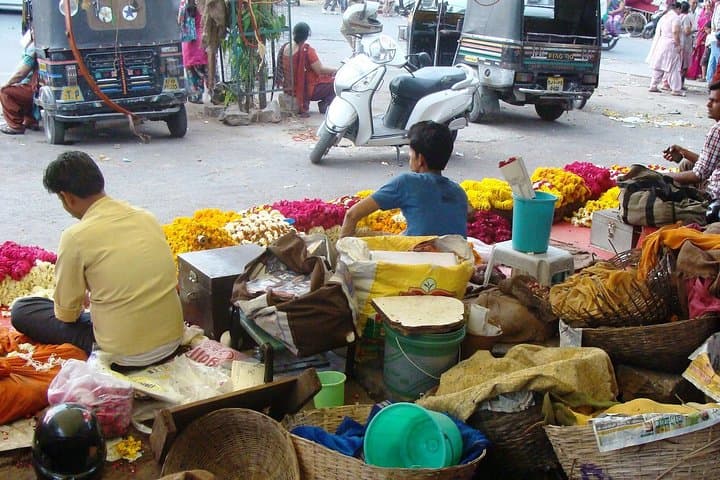 Morning Heritage Cycle Tour of Jaipur: Markets, Temples & Artisans photo 6