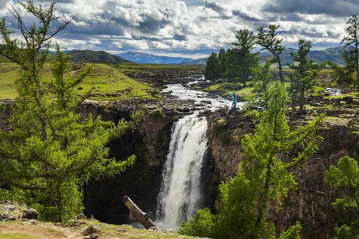 6-Day Central Mongolia Adventure: Khogno Khan, Orkhon Valley & Nomadic Yurts photo 3