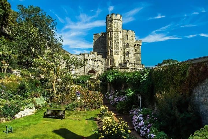 Private Windsor Castle and Hampton Court Tour with Blue Badge Guide and Chauffeur photo 4