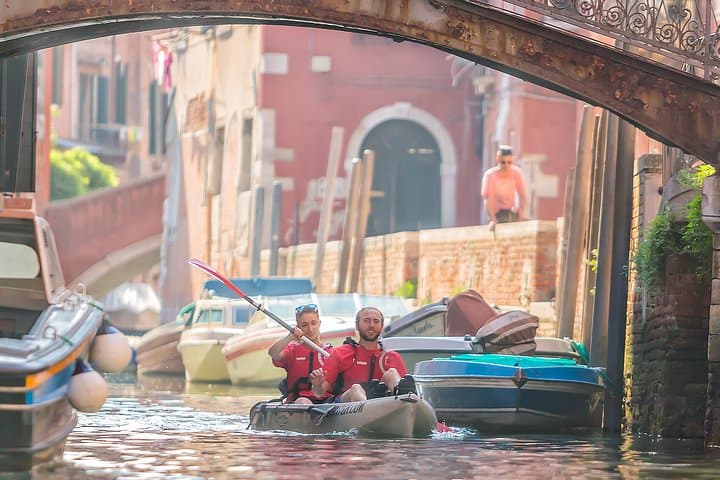 Venice 60-Minute Kayak Tour: Quick Guided Paddle Through the Canals photo 4