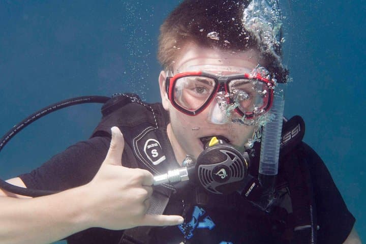 Discover Scuba Diving Roatán — Private Intro to the Barrier Reef photo 3