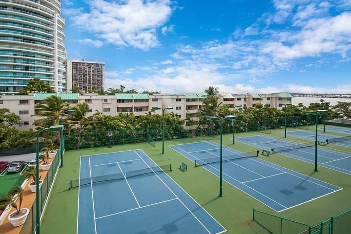 Brickell Bay Private Tennis Lessons: Miami Outdoor Coaching for Adults photo 2