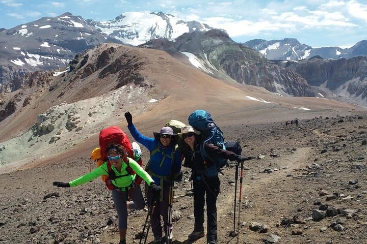 Summit Cerro Leonera: Two-Day High-Altitude Trek from Santiago