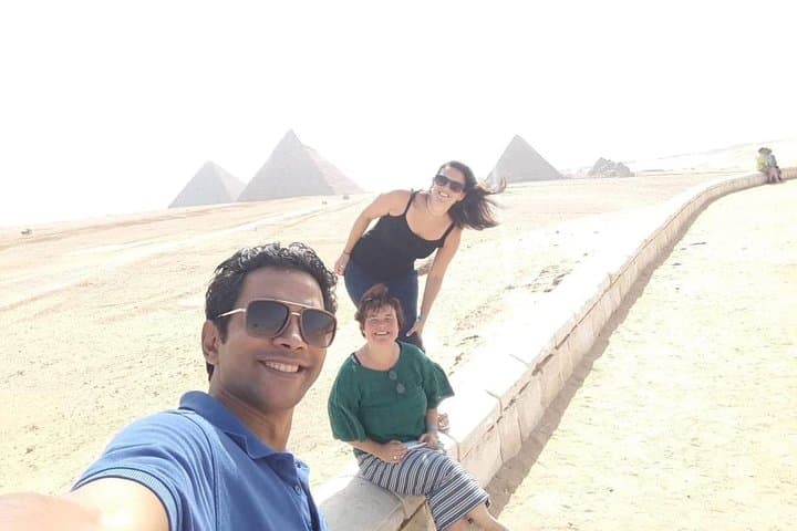 Cairo Day Trip from Sharm El Sheikh: Pyramids, Egyptian Museum & Khan El Khalili in One Day
