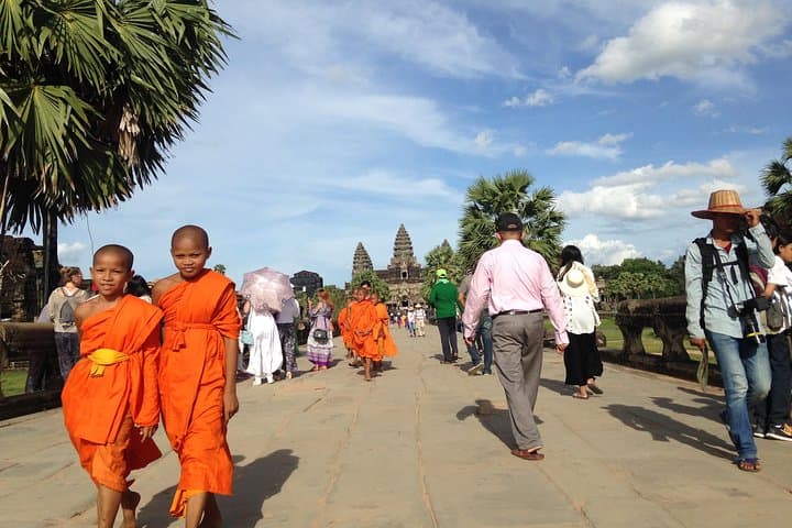 Angkor Wat Sunrise: Ultimate 1-Day Guided Temple Tour photo 2